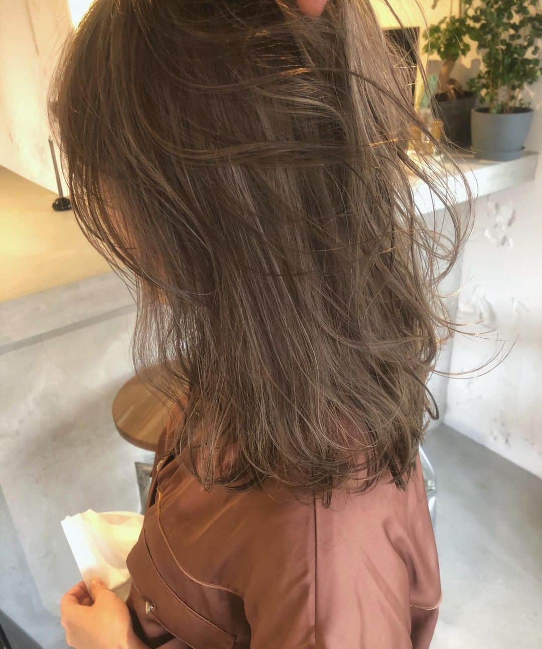 カワシリアツシのインスタグラム：「ブリーチにハイライトを重ねて、 透明感と動きを◎」