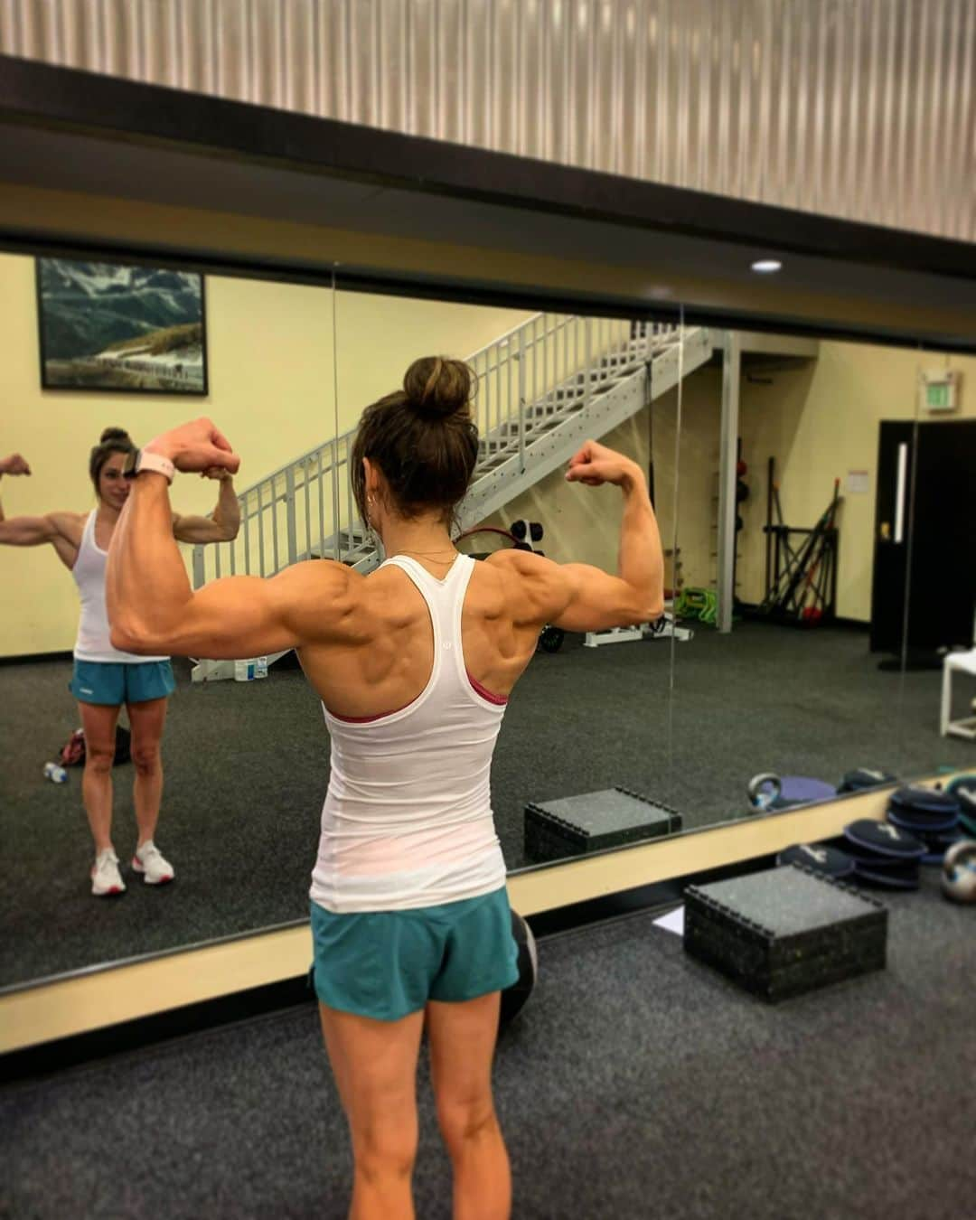 アレックス・パッチシオさんのインスタグラム写真 - (アレックス・パッチシオInstagram)「GOT BACK??? 😜 . I use to be very self conscious about my muscles! I use to hate how women’s clothing didn’t fit properly or what dresses looked like on me. I tried to cover my arms up back in high school. I would never ever wear a tank top!  . Society put an image in my head of what being “feminine” should look like and I listened. Good thing that my overpowering love for rock climbing helped me not care quite enough to stop working hard at what I loved to do! 🥰 . I always felt excepted in the climbing community and I never felt ashamed to show of my arms or my 6 pack. We all just shared the same passion and wanted to keep training to get our bodies in the best shape possible so it could perform to the best of its’ ability! 💪🏻😄 . Entering into my early 20’s, quite some time ago 😂, I stoped caring so much on what others outside the climbing community thought about my body. I LOVED what my body could do and I LOVE feeling STRONG!!! 💪🏻💪🏻💪🏻 . It’s amazing how over the years women showing how strong and powerful they can be has become so contagious and empowering! We women can do what we want and be what we want and we’re showing that! We’re showing that there is NO definition of what “femininity” should look like or is! Each woman gets to make that definition up for themselves!!! ❤️ . Embrace yourself and define what you are and who you want to become! Don’t listen to the haters, be brave and listen your own voice and surround yourself with people that bring you up and that are a positive presence to be around! 😄 . @scarpana @organicclimbing @evn_cbd @frictionlabs  . Photo by: @robinoleary」7月14日 4時10分 - alex_puccio89