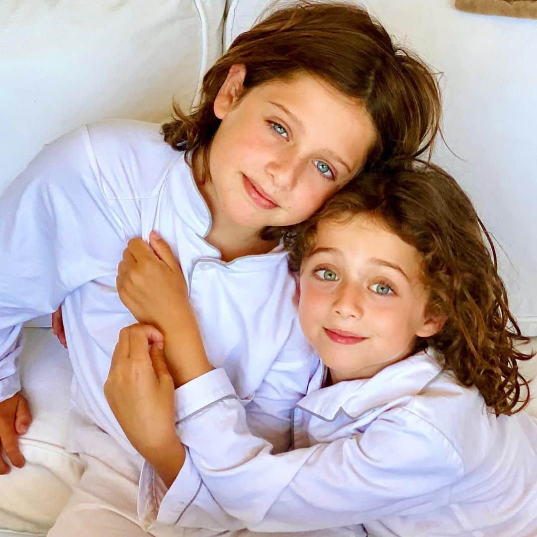 レイチェル・ゾーさんのインスタグラム写真 - (レイチェル・ゾーInstagram)「Hold on tight my sweet angels 👼🏼 ❤️ #brothers for #life #mcm #boymom XoRZ」7月14日 4時16分 - rachelzoe