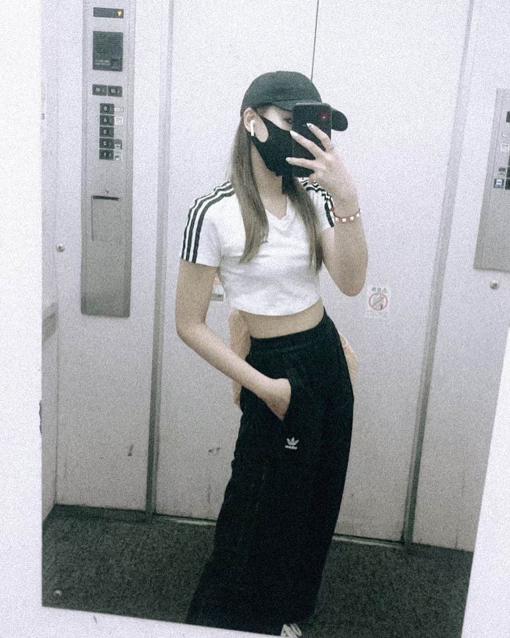 鈴木ユリアのインスタグラム：「. いつかのやつ . #adidasoriginals #balenciaga  #valentino」