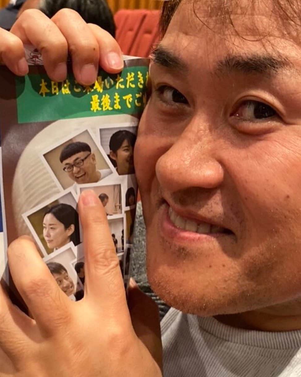 神奈月さんのインスタグラム写真 - (神奈月Instagram)「去年の10月に 友達の舞台を見に行ったのを 思い出して 写真探したら あった〜✌️ 本当に面白い人だよー🤣 僕の『と・も・だ・ち❗️』  #神奈月 #イジリー さん #岡田 さん #ともだち #ものまね #モノマネ #ユーチューブ #YouTube #明日21時配信 #神奈月のカンチャンネル #宜しくお願いします #713」7月13日 22時48分 - kannazuki.official