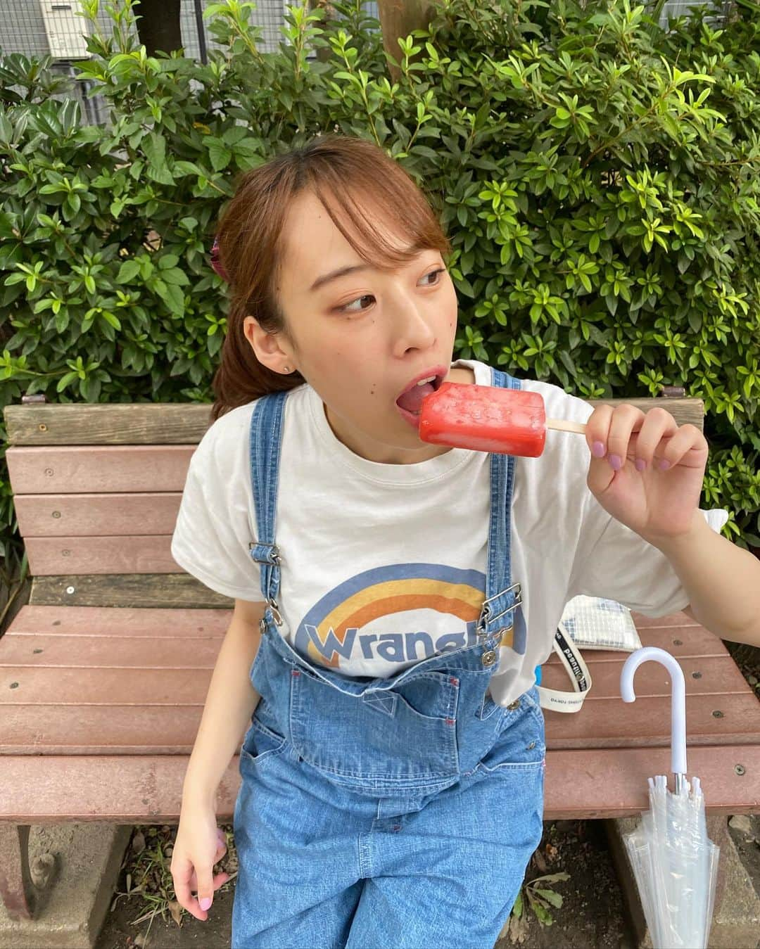 宮島小百合さんのインスタグラム写真 - (宮島小百合Instagram)「夏ダネ🍺☀️🎆🌻  #アイス #いちご  #summer #夏  #サロペット #茶髪」7月13日 22時52分 - sayuri_kakaka