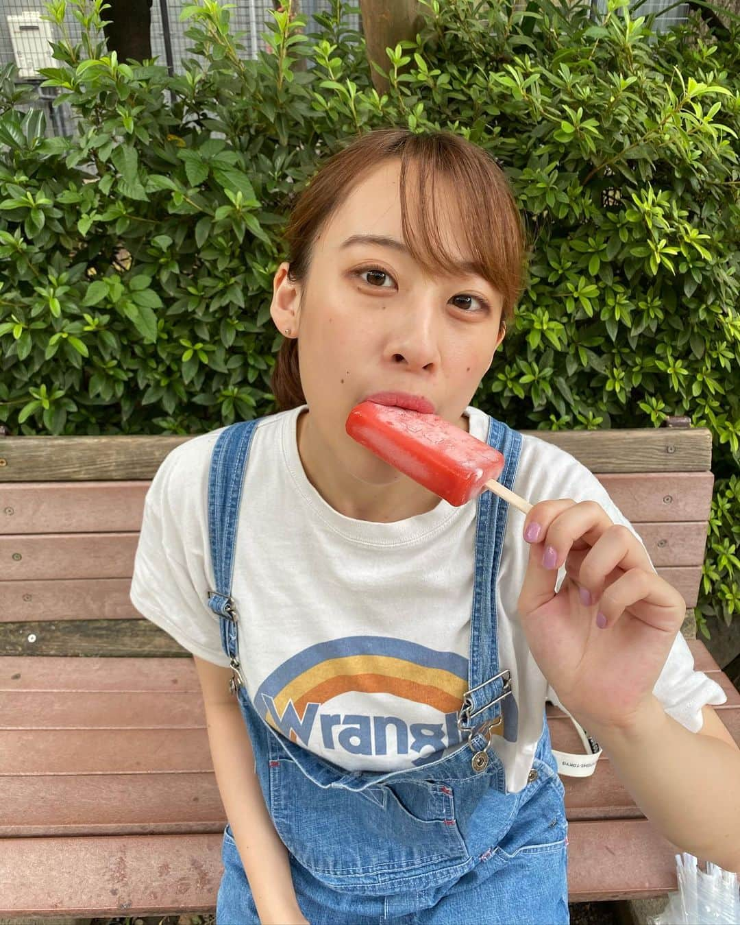 宮島小百合さんのインスタグラム写真 - (宮島小百合Instagram)「夏ダネ🍺☀️🎆🌻  #アイス #いちご  #summer #夏  #サロペット #茶髪」7月13日 22時52分 - sayuri_kakaka