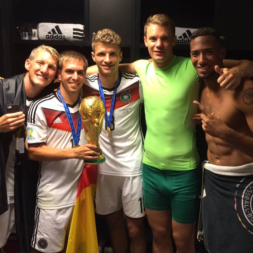 トーマス・ミュラーのインスタグラム：「6 years ago... @fifaworldcup  Do you remember this day? 😀 A dream come true! 🏆⚽️🙌🏻 #weltmeister #wc2014 #teamwork #deutschland #wm2014 #believeinyourdreams #dermariohatsgemacht #esmuellert」