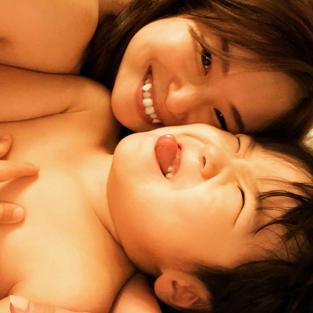 のインスタグラム：「ピア王子は 可愛い子供で、 時に赤ちゃんで 時に私の彼氏❤️  変顔ばっかするけどw いつも笑かしてくれる💕 @ren_pole  #mysweetboy #ピア王子 #男の子ママ #mommylife #4歳男の子」