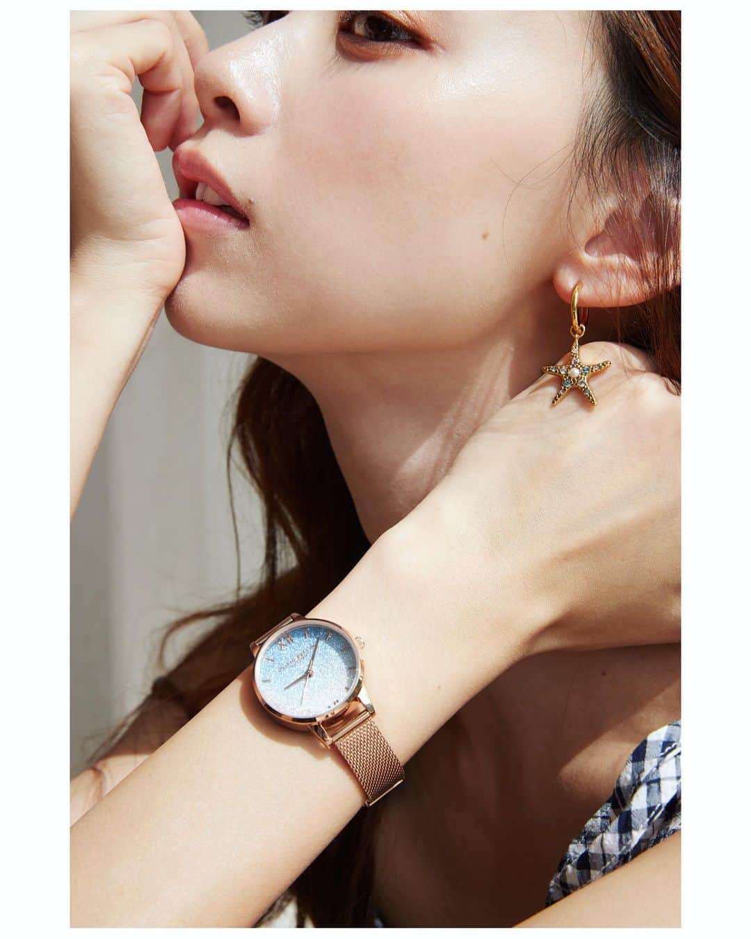 吳斐莉さんのインスタグラム写真 - (吳斐莉Instagram)「我姐說這張是日雜Cover🕺🏻 ﻿ 但我今天是想表達～﻿ 這個這個來自英國的Olivia Burton手錶﻿ 一秒帶我去我思念的海邊呀～～😍﻿ 當初看到這支Under The Sea夏日系列新錶馬上一見鐘情﻿ 我是選玫瑰金的錶帶﻿ 搭配藍色海洋的錶面﻿ 還有Swarovski的水晶會散落在表面﻿ 就像是波光粼粼的海面🥺﻿ 而且以這樣的售價！完全可以接受！﻿ 搭配同系列的海星耳環﻿ 澎湖我來啦呀～～✈️﻿ ﻿ 喜歡的人可以到台北南西新光三館1F OB形象店看看﻿ 或是Paidel專櫃、Tiimec網站購買喔🤩﻿ ﻿ ﻿ @oliviaburtonlondon  @tiimec.taiwan @paidel.watch ﻿ #MyOliviaBurton #Paidel派迪爾鐘錶﻿ #Tiimec #英倫時尚飾錶」7月13日 23時09分 - wufeili