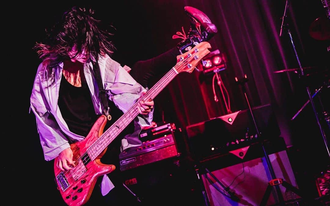 滝口大樹のインスタグラム：「2020.7.13 配信ライブ「前戯が長すぎてごめんnight」  photographer:@yamada_mphot #感覚ピエロ #前戯が長すぎてごめんnight #Sugiguitars #SugiBass  #instabass #daddario #NYXL」