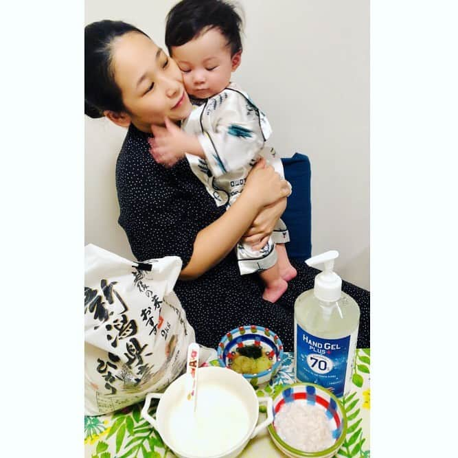 世手子さんのインスタグラム写真 - (世手子Instagram)「My son likes baby food(´∀｀) He likes Koshihikari the best❤️ Since the number of baby foods has increased, I frequently sterilize them✨ Have a nice home time(#^.^#) https://item.woomy.me/c/149192 @kirei2010_official  #除菌ジェル でこまめに除菌してるよー！ 我が子は not #ミルクボーイ みたいでw #離乳食 #ごはん がめっちゃ大好きw 中でも #コシヒカリ が1番 #おいしい みたいww でもめっちゃ暴れるからぐちゃぐちゃになっちゃうww #アルコールジェル 使いまくりですww このタイプが1番使いやすいーー(*^_^*) #掃除大変 💦 #衛生面 も大変💦 #アルコール度数70％ だから #ウイルス対策 にもぴったりー！ #安心と安全 だねー！ ママには #必需品 (*´∇｀*) #生後7ヶ月 は #ジェットコースター のように激しい、、w 今日の #離乳食メニュー は お粥 ささみ ほうれん草 白菜 なす さくらんぼ ブドウ でしたっっ 明日もたたかうぞー！  ストーリーズにURLを張ったから見てね！ 除菌ジェル ハンドジェルプラスで検索(*´∇｀*)  #ごはん彩々 #お米 #おこめ券 #全米販 #つや姫 #ゆめぴりか #新潟 #山形 #北海道」7月13日 23時23分 - rojide