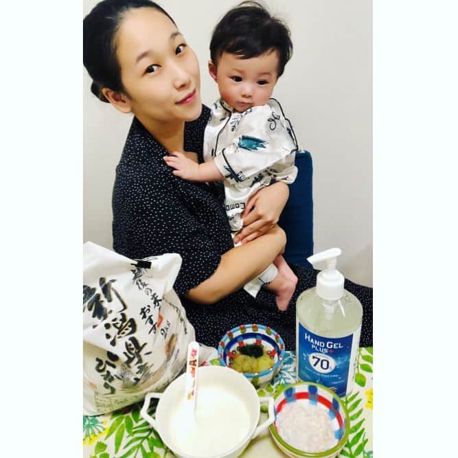 世手子さんのインスタグラム写真 - (世手子Instagram)「My son likes baby food(´∀｀) He likes Koshihikari the best❤️ Since the number of baby foods has increased, I frequently sterilize them✨ Have a nice home time(#^.^#) https://item.woomy.me/c/149192 @kirei2010_official  #除菌ジェル でこまめに除菌してるよー！ 我が子は not #ミルクボーイ みたいでw #離乳食 #ごはん がめっちゃ大好きw 中でも #コシヒカリ が1番 #おいしい みたいww でもめっちゃ暴れるからぐちゃぐちゃになっちゃうww #アルコールジェル 使いまくりですww このタイプが1番使いやすいーー(*^_^*) #掃除大変 💦 #衛生面 も大変💦 #アルコール度数70％ だから #ウイルス対策 にもぴったりー！ #安心と安全 だねー！ ママには #必需品 (*´∇｀*) #生後7ヶ月 は #ジェットコースター のように激しい、、w 今日の #離乳食メニュー は お粥 ささみ ほうれん草 白菜 なす さくらんぼ ブドウ でしたっっ 明日もたたかうぞー！  ストーリーズにURLを張ったから見てね！ 除菌ジェル ハンドジェルプラスで検索(*´∇｀*)  #ごはん彩々 #お米 #おこめ券 #全米販 #つや姫 #ゆめぴりか #新潟 #山形 #北海道」7月13日 23時23分 - rojide