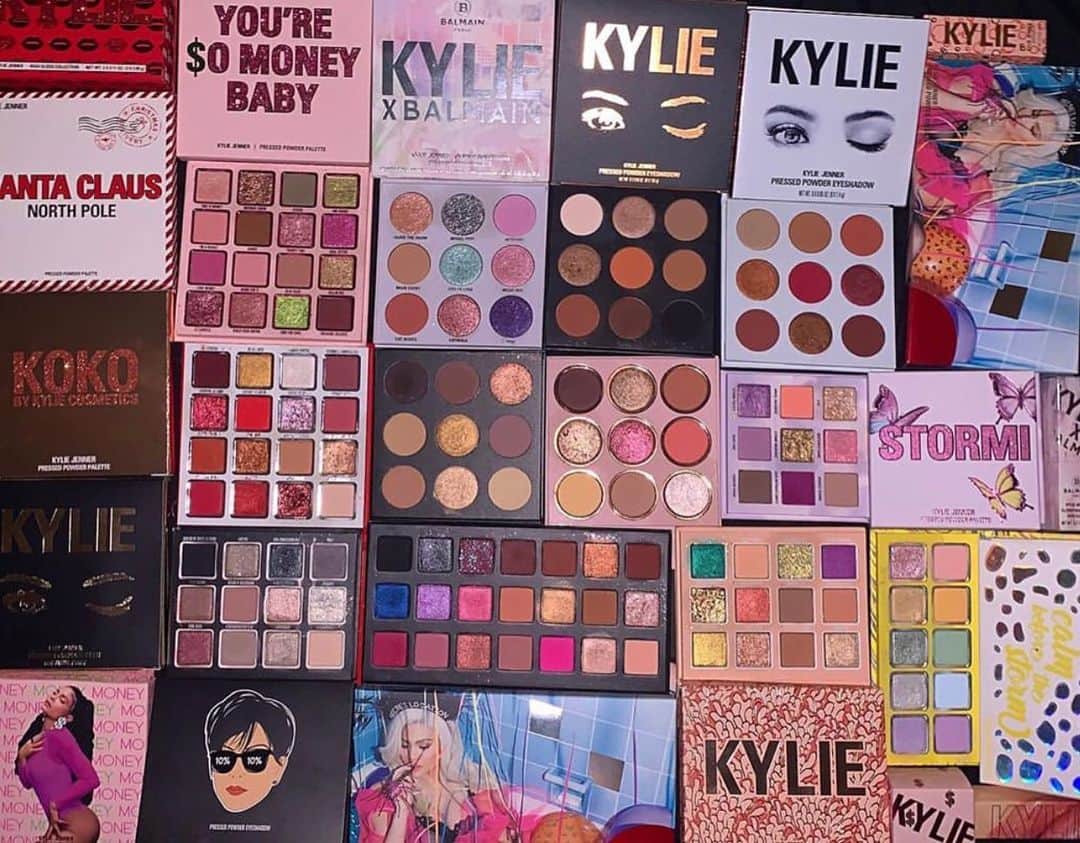 Kylie Cosmeticsさんのインスタグラム写真 - (Kylie CosmeticsInstagram)「this Kylie palette collection!! 😍 do you spot any of your favorites? 👀 pic by @_beautybyanabel #kyliecollection」7月13日 23時25分 - kyliecosmetics