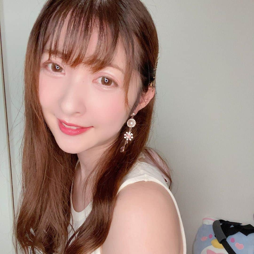 雨宮奈生さんのインスタグラム写真 - (雨宮奈生Instagram)「雨がはやくやみますように  #me #selfie #自撮り #自拍 #メイク #色素薄い系」7月13日 23時39分 - naoamamiya