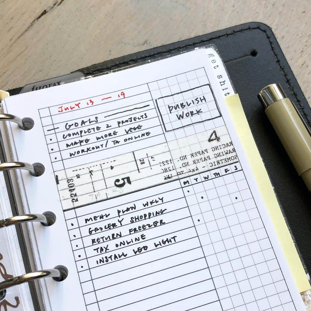 Dara M.さんのインスタグラム写真 - (Dara M.Instagram)「Happy Monday. New week new list. Not normally a deco planner person, but this washi tape fits here. #plannercommunity #minimalplanner #functionalplanning #pocketplanner #filofax」7月13日 23時33分 - gothamhaus