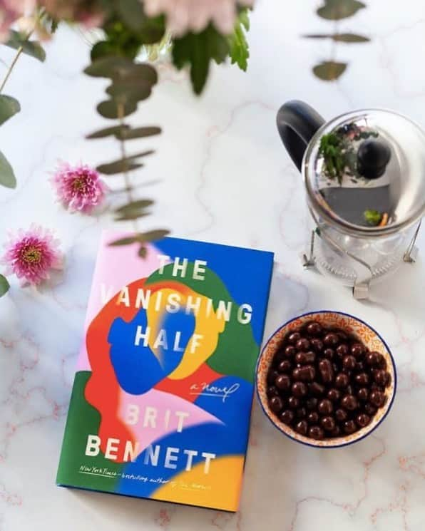 マリクレールさんのインスタグラム写真 - (マリクレールInstagram)「Have you started @britrbennett’s 'The Vanishing Half' yet? The novel is our #readwithmc pick this month--check out the link in bio to read an excerpt and remember to leave a review in the comments when you've finished! Brit will be taking over our Instagram stories tomorrow so check out our stories and bring your questions! RG: @riverheadbooks 📷: @esteedv」7月13日 23時44分 - marieclairemag