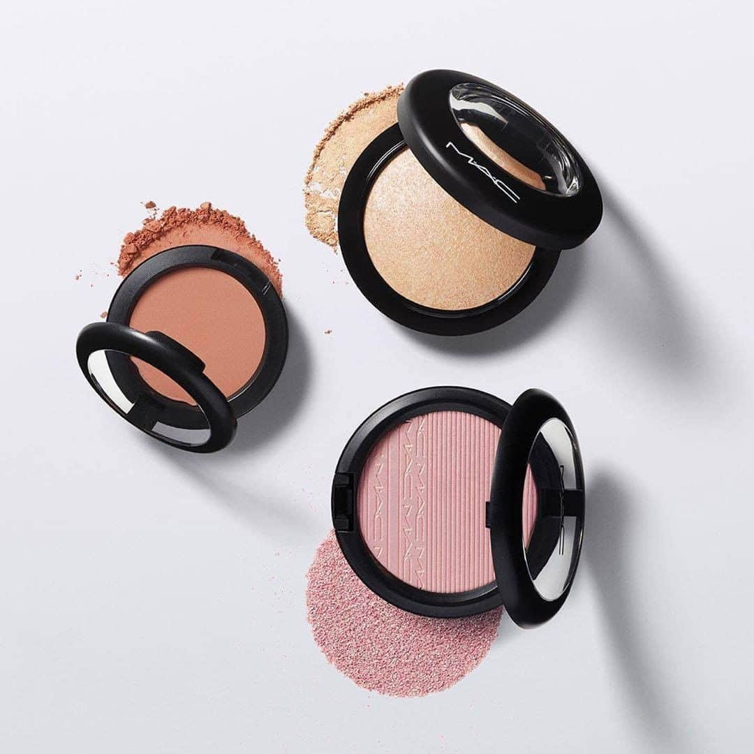 M·A·C Cosmetics BRさんのインスタグラム写真 - (M·A·C Cosmetics BRInstagram)「"Começou nossa semana especial de produtos para você criar um glow incrível e corar a pele! Blushes, iluminadores e muito mais.  Qual é seu produto favorito para iluminar ou trazer cor para a pele? Conta pra gente!  Acesse maccosmetics.com.br e aproveite!  Na foto: blush Coppertone, blush Extra Dimension Into the Pink e iluminador Mineralize Skinfinish Global Glow.  #Regram @maccosmeticsgreece #MACGoodbyes #blush #iluminador"」7月13日 23時45分 - maccosmeticsbrasil