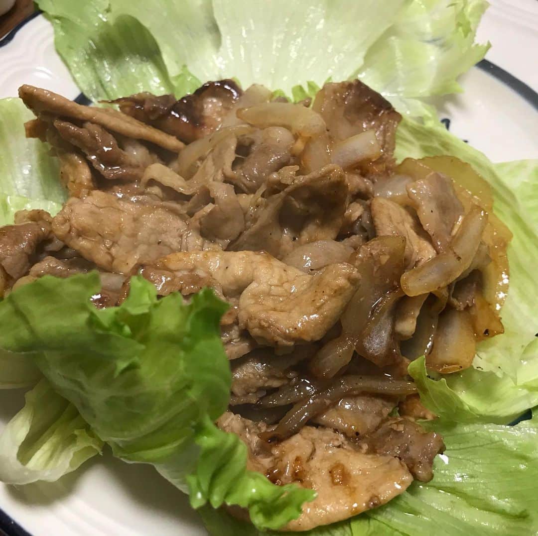 のインスタグラム：「さっきまで無愛想だった息子が 黙ってオレに生姜焼きを作ってくました。 涙をおさえる事ができませんw 胸がいっぱいです。  そして沢山のお祝いメッセージありがとうございました！  まだまだ未熟者ですが 今後ともよろしくお願いします。  最高の誕生日になりました。 自分は幸せ者です。  さぁ明日もがんばろ！」