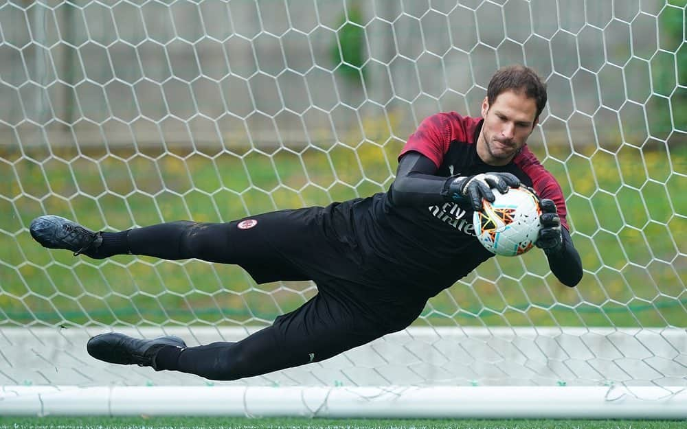 アスミル・ベゴヴィッチさんのインスタグラム写真 - (アスミル・ベゴヴィッチInstagram)「Good day of work 🔴⚫️⚽️🆎🧤 @acmilan @ab1gk」7月14日 0時12分 - asmir1