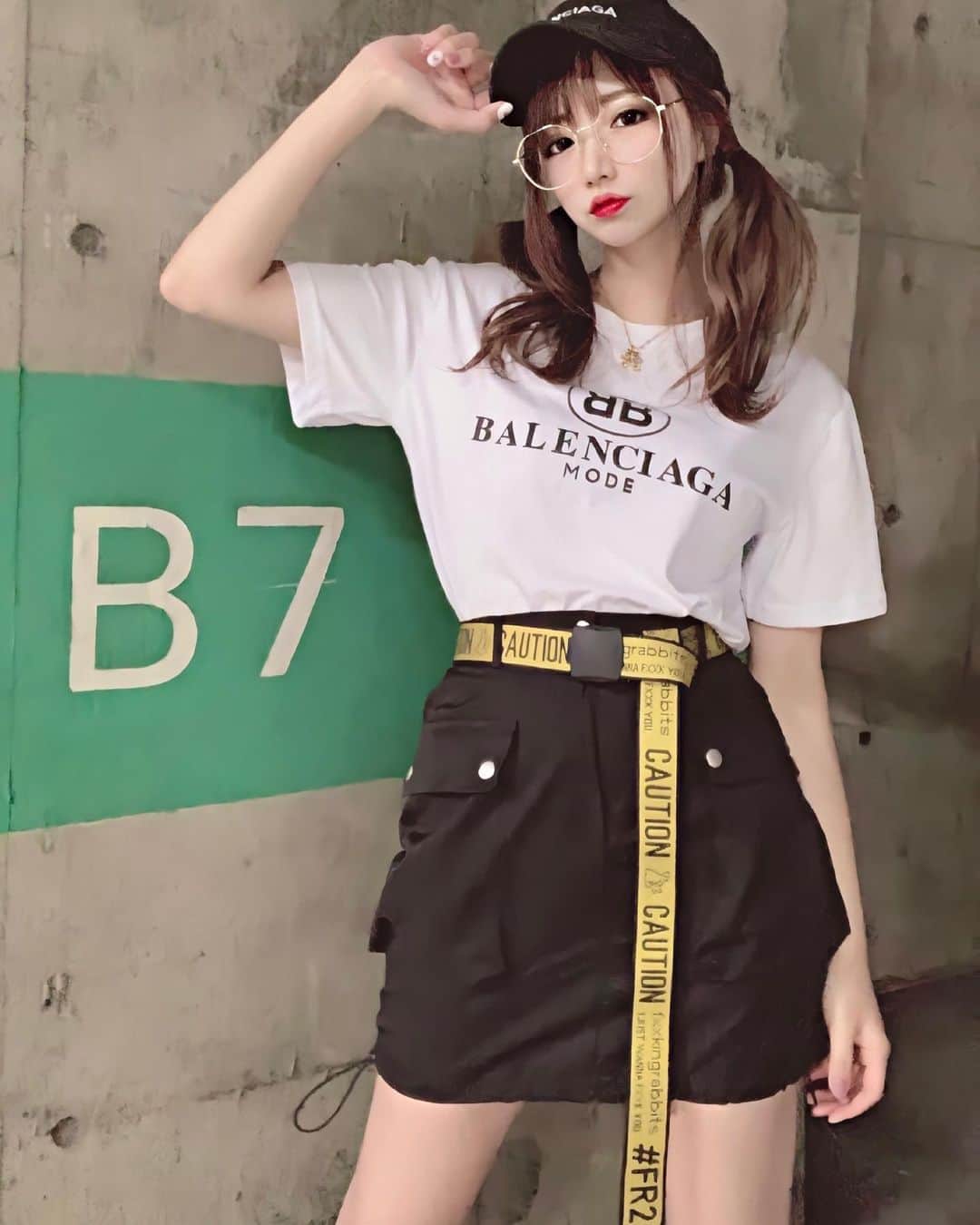 唯月みらいさんのインスタグラム写真 - (唯月みらいInstagram)「このボタンスカートお気に入り❤︎ . #popolabo #fr2 #balenciaga #chromehearts  #韓国ファッション　#韓国ファッション通販 #ストリート系女子 #ストリートコーデ」7月14日 0時22分 - a_rin.popo