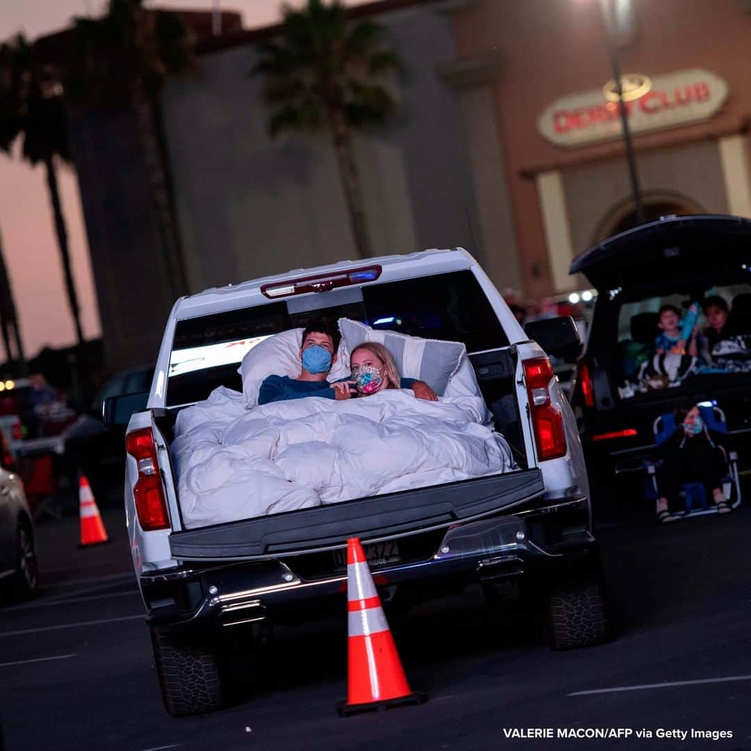 ABC Newsさんのインスタグラム写真 - (ABC NewsInstagram)「EASY LISTENING: People listen to country singer Randy Houser perform in comfort during drive-in live music event in Ventura, California. #california #drivein #music #concert」7月14日 0時22分 - abcnews