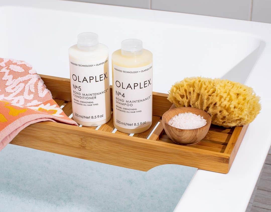 のインスタグラム：「New at Saks, @olaplex is the kind of strengthening, frizz-controlling shampoo and conditioner built to take on midsummer humidity. #SaksBeauty」