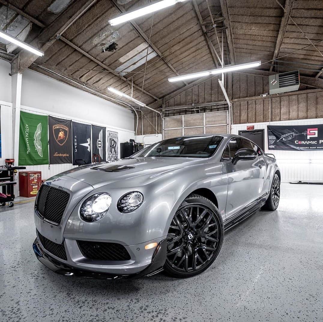 CarsWithoutLimitsさんのインスタグラム写真 - (CarsWithoutLimitsInstagram)「1 of 6 Silver #Bentley #GT3R  Photos @hartsluxurydetailing  #carswithoutlimits」7月14日 0時19分 - carswithoutlimits