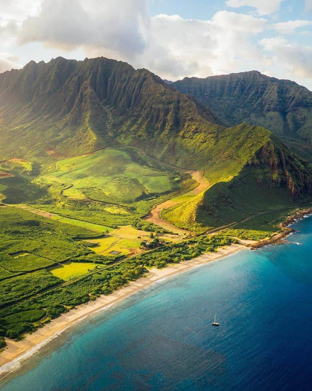 Earth Picsさんのインスタグラム写真 - (Earth PicsInstagram)「Good morning ☀️from Hawaii  📷: @vincelimphoto」7月14日 0時26分 - earthpix