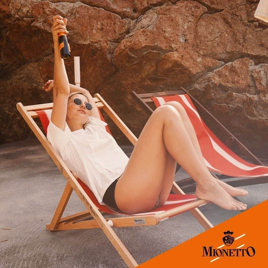 Mionetto Prosecco Deutschlandのインスタグラム：「Ein Hoch auf den Sommer! ☀ Egal ob im Urlaub oder zuhause – genießt euren Mionetto Prosecco. Cin Cin 🥂 🇮🇹 . . . #mionetto #mionettoprosecco #sommerliebe #cincin」