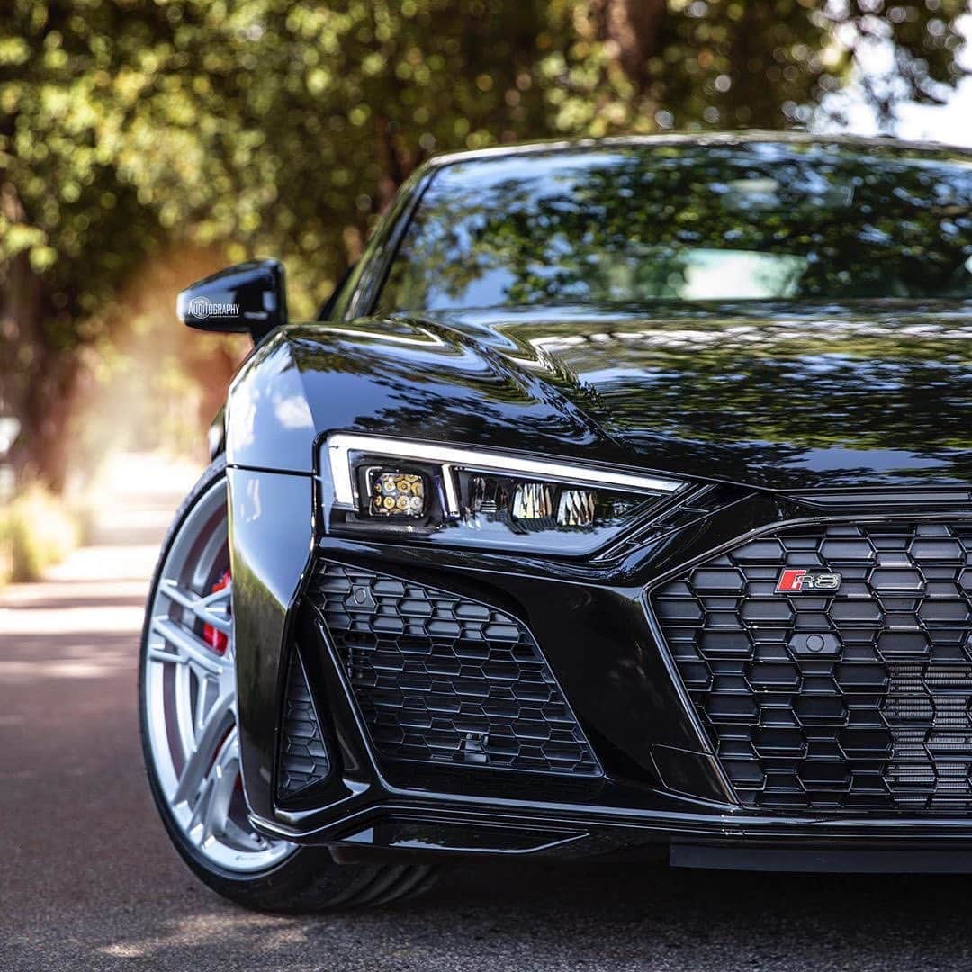 CARLiFESTYLEさんのインスタグラム写真 - (CARLiFESTYLEInstagram)「Which Audi headlights do you like best? 1. Audi RS6 2. Audi RS5 3. Audi R8 4. Audi S8 5. Audi RS7 6. Audi S4 Photo by @auditography #carlifestyle」7月14日 0時39分 - carlifestyle