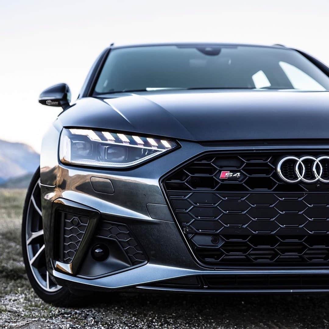 CARLiFESTYLEさんのインスタグラム写真 - (CARLiFESTYLEInstagram)「Which Audi headlights do you like best? 1. Audi RS6 2. Audi RS5 3. Audi R8 4. Audi S8 5. Audi RS7 6. Audi S4 Photo by @auditography #carlifestyle」7月14日 0時39分 - carlifestyle