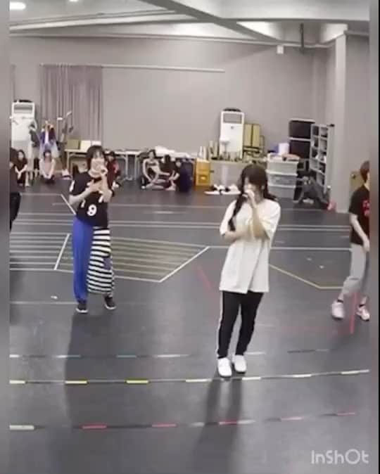 相羽あいなのインスタグラム：「昨日 #スタァライトオンライン舞台実況　でお話した動画です。  ２年前の相羽の間違い ２年越しの岩田のデジャブ (動画編集:小山さん)  これがあいなの呪いと言います。 次はあなたの番です。  #スタァライト #99illusion」