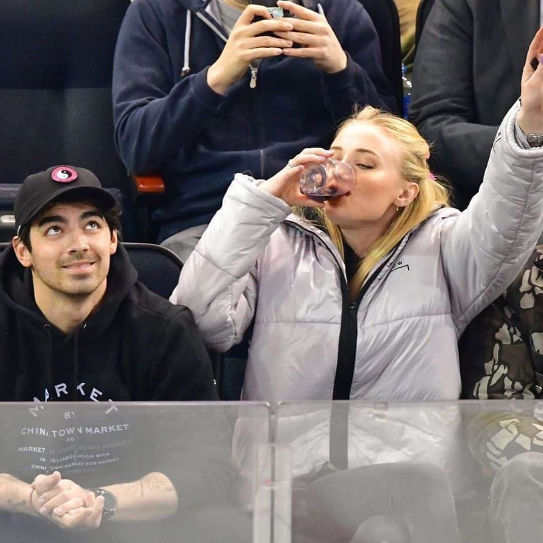 E! Onlineさんのインスタグラム写真 - (E! OnlineInstagram)「We’re just sitting here thinking about how 🆒 Joe Jonas and Sophie Turner’s baby is going to be. Anyone else? (📷: Instagram)」7月14日 0時47分 - enews