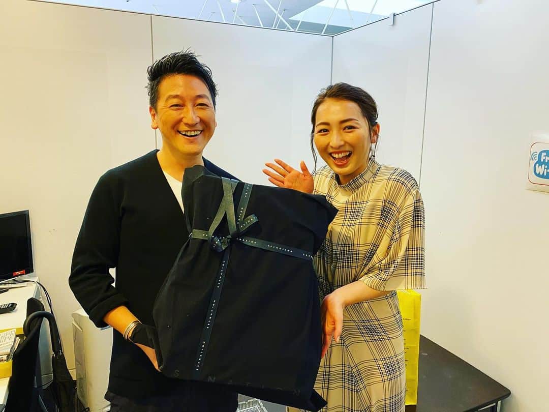 堀潤さんのインスタグラム写真 - (堀潤Instagram)「災害もコロナもあってそれどころではなくしっかりお礼が言えていませんでしたが、みなさん誕生日のメッセージ沢山有難うございました！お返事このあとしっかりします。 モーニングCROSSももう７年目。宮瀬さん毎年ありがとう！　#誕生日 #happybirthday #感謝」7月14日 0時58分 - junhori79
