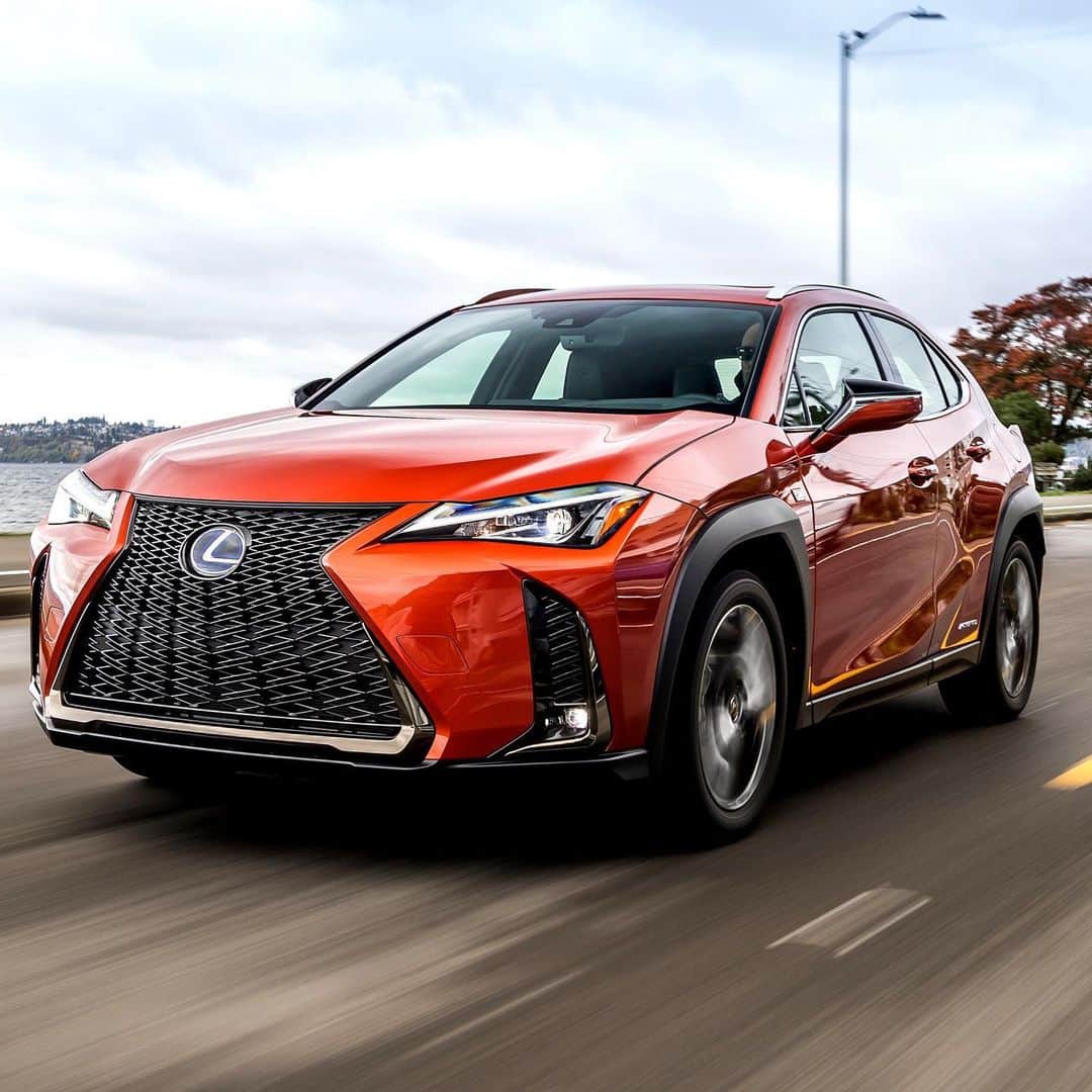 Lexus USAのインスタグラム：「Pioneering innovation for pioneering exploration. #LexusUX 250h F SPORT」