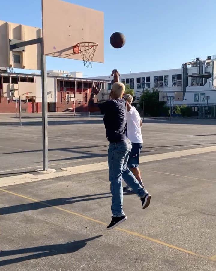 マニー・サンティアゴのインスタグラム：「Don’t @ Me 😤 🗑 @vote4pedrooooo」