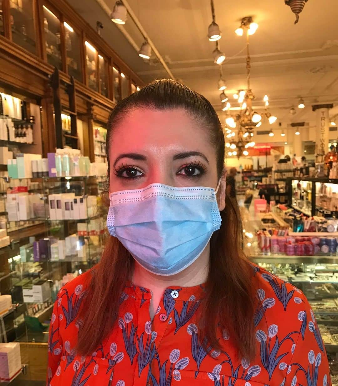 C.O. Bigelowさんのインスタグラム写真 - (C.O. BigelowInstagram)「Experiencing Maskne? 😷  Find out what product our pharmacists and beauty experts recommend to help clear up your skin! ✨ Head to the Bigelow Blog: bit.ly/cobmaskne⁠」7月14日 1時01分 - cobigelow