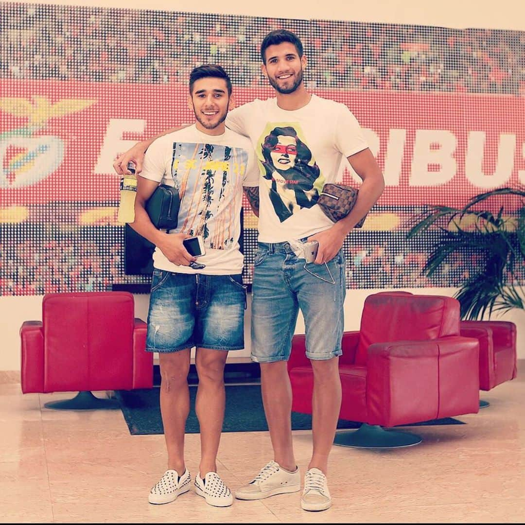 リサンドロ・ロペスさんのインスタグラム写真 - (リサンドロ・ロペスInstagram)「Feliz cumpleaños hermano querido!!! Te deseo lo mejor del mundo! Estamos juntos, SIEMPRE @totosalvio 🎉🎊」7月14日 1時01分 - lichalopez2