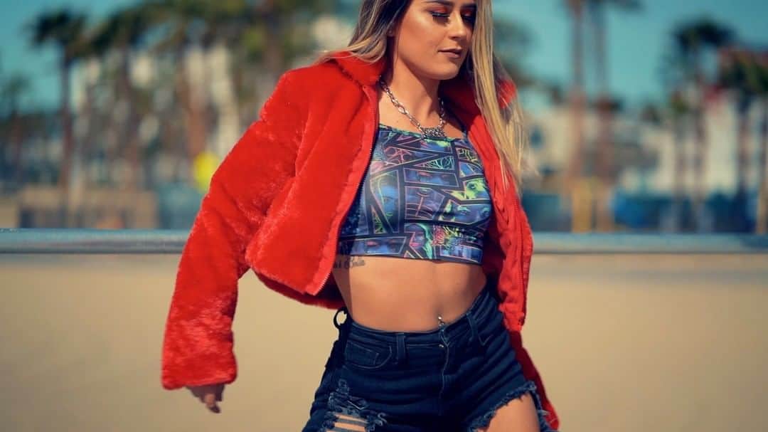 のインスタグラム：「Starting your week fresh!!🎉 Let us know what you guys think of our new release 🎶 @newmademusic  #newmusicfriday #outnow」