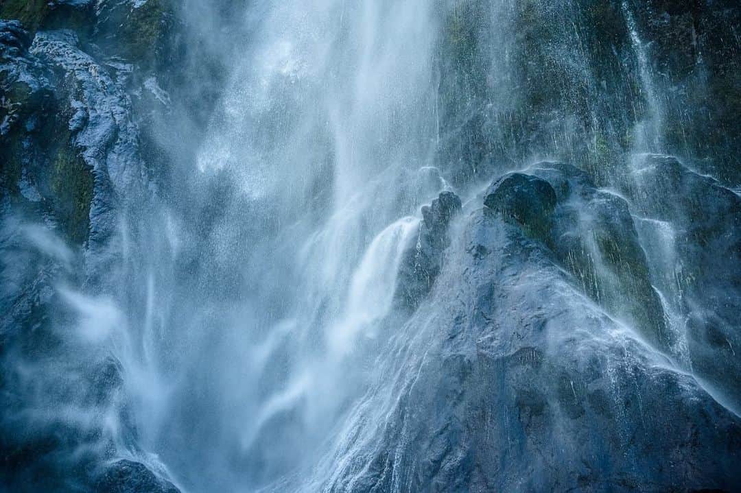 National Geographic Travelさんのインスタグラム写真 - (National Geographic TravelInstagram)「Photos by @michaelclarkphoto  Water flows over the base of giant waterfalls in the Milford Sound on the South Island of New Zealand. While touring around Milford Sound, I found the waterfalls to be one of the most interesting features photographically. When we got close to the base and let the spray wash over us, these waterfalls transformed into abstract paintings. #milfordsound #newzealand #waterfalls」7月14日 1時08分 - natgeotravel