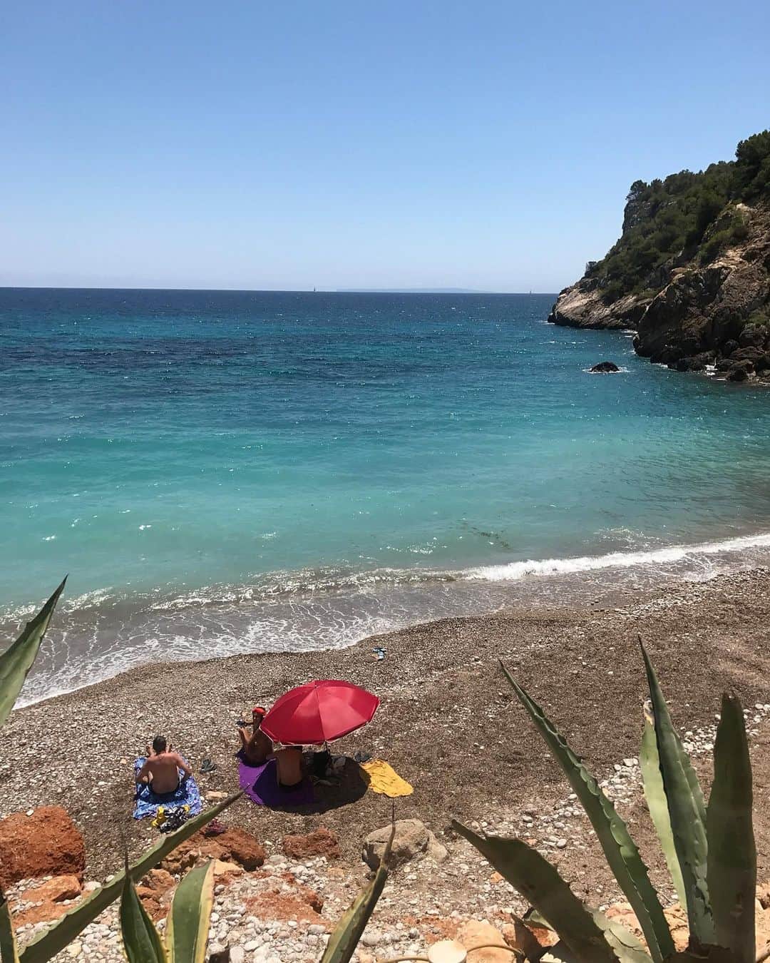 Camila Coelhoさんのインスタグラム写真 - (Camila CoelhoInstagram)「when social distancing in Ibiza ☀️  ——————— e a vontade de voltar pra Ibiza nesse verão?! 😆 #throwback #ibiza」7月14日 1時28分 - camilacoelho