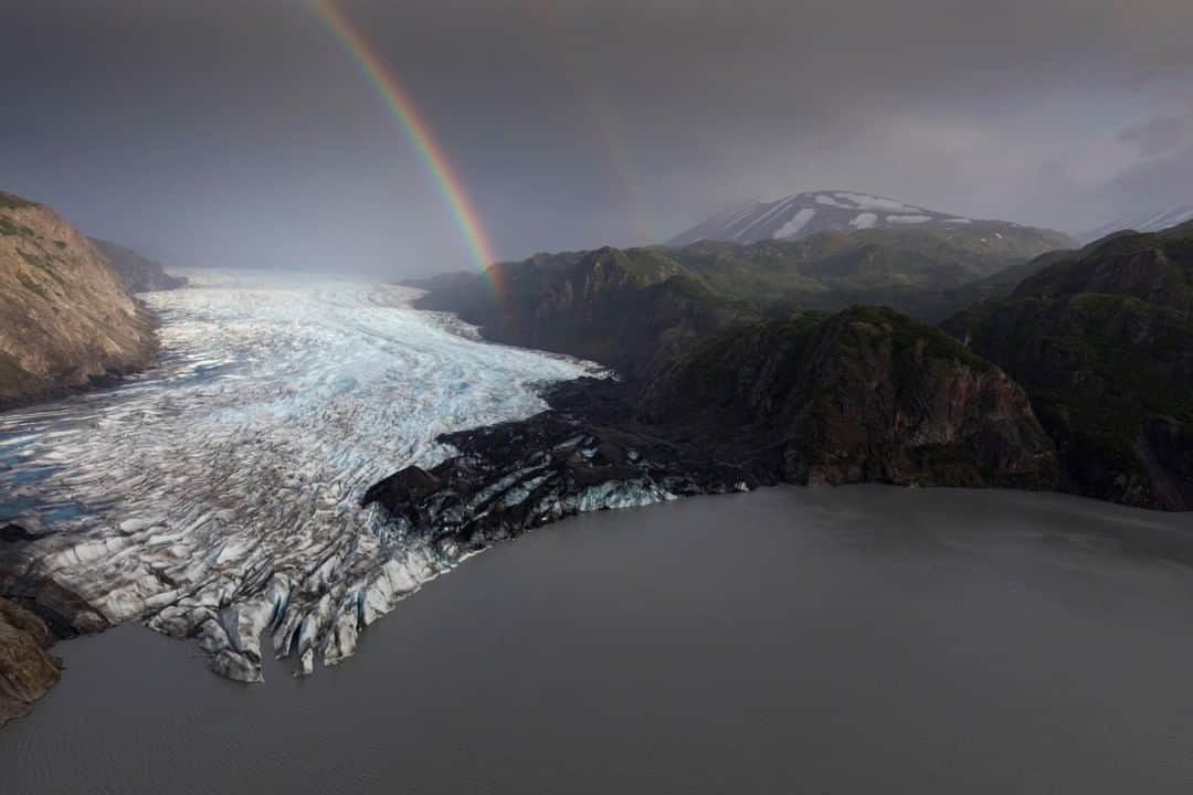 Discoveryさんのインスタグラム写真 - (DiscoveryInstagram)「Nature in Focus: Aerial Alaska ❄️ In the era of the drone, aerial photography from an airplane has taken a bit of a backseat, however in a place as vast as Alaska, for me it still reigns king. Ever since Alaska became our 49th state, the best way to appreciate the magnitude of the beauty contained within has been from a small plane, and it's still by far my first choice. From the ground, all sense of scale is lost, but from a plane you can start to comprehend the scale of what you are looking at, such as the image of Tustumena glacier (pictured with the rainbow), which disappears into the Harding Icefield 20 miles up canyon, or where the width of the glacier (near the rainbow) is a mile and a half across. Aerial photography also allows us to truly appreciate the interconnectedness of a place. It allows us to understand how a single glacier can shape a canyon, or feed life into a lake, or for everyone downstream, provide freshwater and recreational opportunities. It takes an extra bit of courage everytime I step into one of those small two seaters and bounce around on the winds, but I'm always mesmerized by the images I am able to create and so thankful for the opportunity to see the world from above. Click the link in bio to watch how these were captured.  Photo + Caption: Ian Shive (@ianshivephoto)  #kenainationalwildliferefuge @usfws  @usinterior  #nationalwildliferefuge #knowyourrefuge #alaska #natureinfocus #rainbow #landscape #glacier #aerialphotography #Tustumena #HardingIcefield #majestic_earth」7月14日 1時30分 - discovery