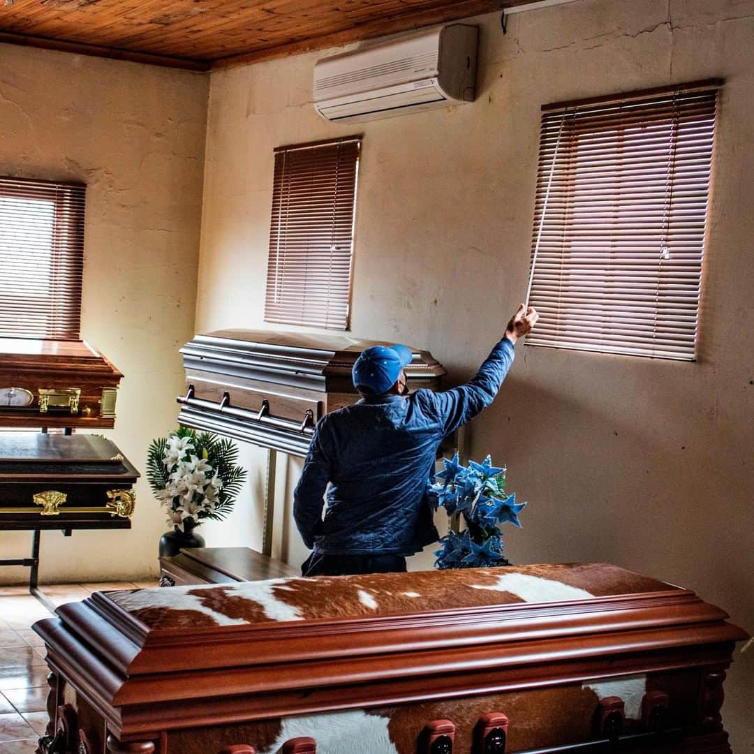 TIME Magazineさんのインスタグラム写真 - (TIME MagazineInstagram)「Sello Headbush adjusts the blinds inside a funeral parlor showroom where coffins are on display in Port Elizabeth, South Africa, on July 11. The country has confirmed more than 276,000 cases of COVID-19, according to data tracked by Johns Hopkins University, and nearly 4,100 deaths. "People were not taking this seriously," said the owner of the family-run business. Photograph by @marcolongari—@afpphoto/@gettyimages」7月14日 1時38分 - time