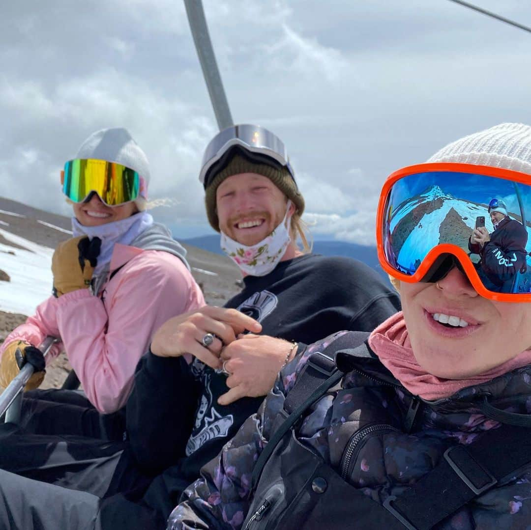 リンゼイ・ジャコベリスさんのインスタグラム写真 - (リンゼイ・ジャコベリスInstagram)「Three #blondes on the chair... Can you guess who??? 📸 @peterfoleyusa」7月14日 1時46分 - lindseyjacobellis