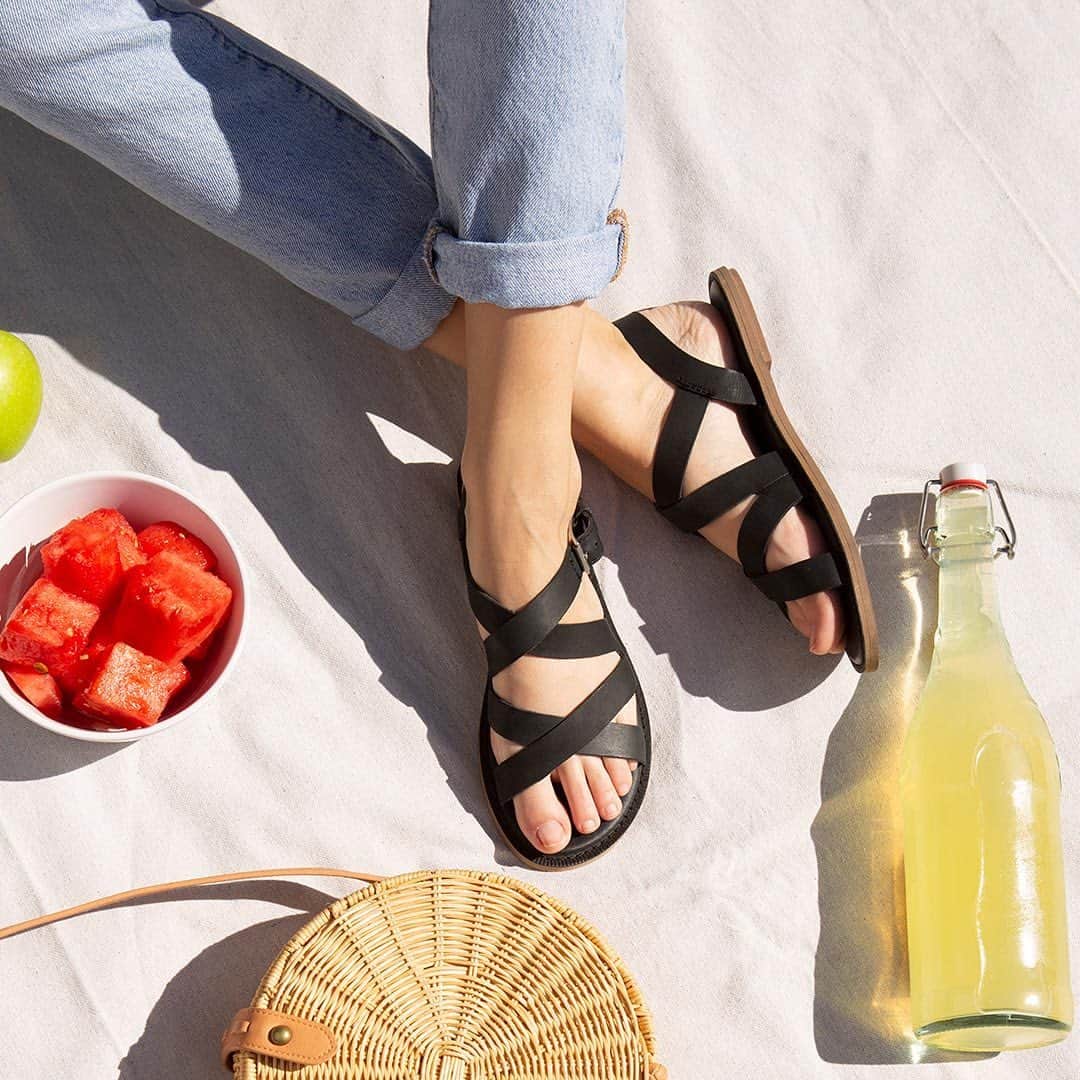 トムズシューズのインスタグラム：「All-day comfort for anything on your itinerary.」