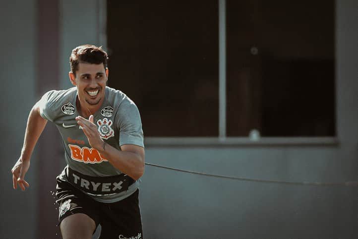 ダニーロ・フェルナンド・アベラールのインスタグラム：「O corpo alcança o que a mente acredita ⏳🔋 ⠀⠀⠀⠀⠀⠀⠀⠀ ⠀⠀⠀⠀⠀⠀⠀⠀ ⠀⠀⠀⠀⠀⠀⠀⠀ ⠀⠀⠀⠀⠀⠀⠀⠀ @rodrigo_coca @corinthians」