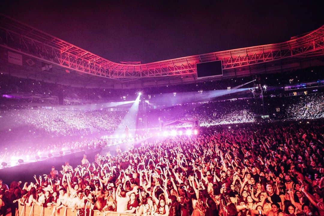 Maroon 5のインスタグラム：「Miss this...」