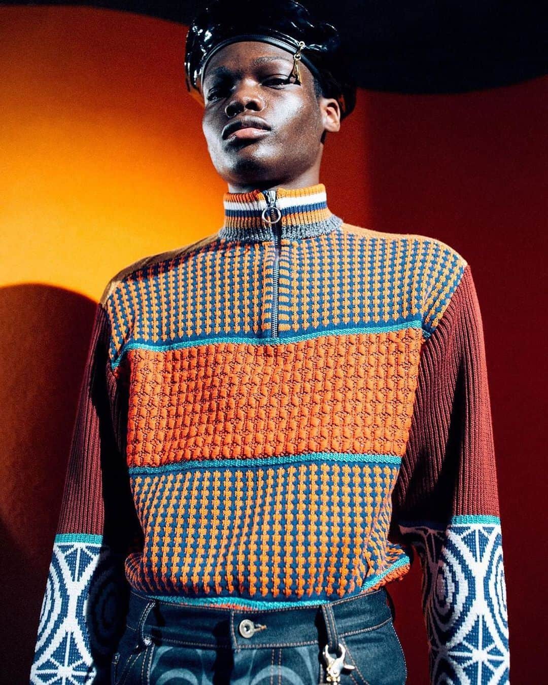 Fashion Weekのインスタグラム：「Missing sweater weather, hbu? Captured at @ahluwalia_studios #LFW Mens presentation. The fashion label was launched in 2018 by Priya Ahluwalia, who was among the eight finalists and winners of this year's LVMH Prize and a named to @Forbes 30 under 30 European Arts and Culture list. Finding inspiration in her Indian-Nigerian heritage and London roots, the designer is focused on creating forward-thinking garments for the modern man by using responsible sourcing and manufacture techniques. To learn more, follow @ahluwalia_studio⁠⠀ ⁠⠀ Photo by @dominika_scheibinger for @ahluwalia_studio's #LFW Mens January 2020 presentation」