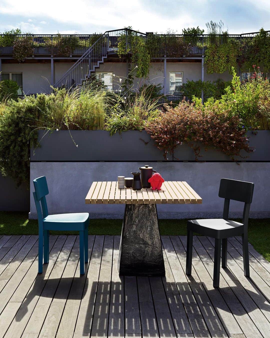 GERVASONI JAPAN / ジェルバゾーニ ジャパンさんのインスタグラム写真 - (GERVASONI JAPAN / ジェルバゾーニ ジャパンInstagram)「【 OUTDOOR COLLECTION 】  Chair : INOUT 23 Table : INOUT 35 Design : Paola Navone ・ ・ ・ #gervasoni #gervasoni1882 #gervasonitour #gervasonioutdoor #gervasonijapan #gervasonitokyo #outdoor #outdoorfurniture #relax #paolanavone #design #italiandesign #architecture #furniture #instagood #instamood #mood #styling #sofa #table #chair #interiordesign  #ジェルバゾーニ #ジェルバゾーニジャパン #ジェルバゾーニトーキョー #アウトドア #アウトドア家具 #イタリア家具 #お洒落 #お洒落インテリア」7月14日 13時21分 - gervasoni_japan