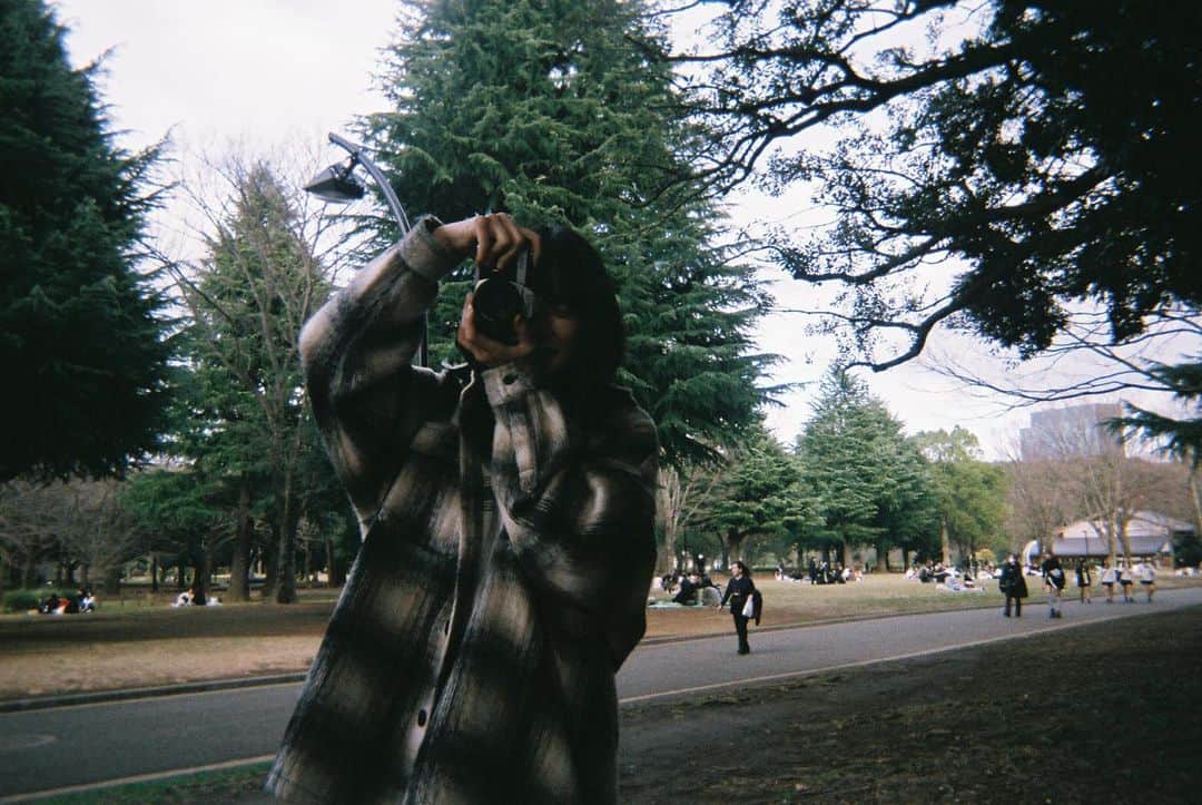 松田るかさんのインスタグラム写真 - (松田るかInstagram)「まだちょっと寒かった頃に坂ノ上と散歩した時のやつ。 そう言えばもうカメラ持ちながらお散歩も全然出来てないし、この時のフィルムもまだ現像出してないな〜〜 . #インスタ頑張る」7月14日 13時27分 - imrukam