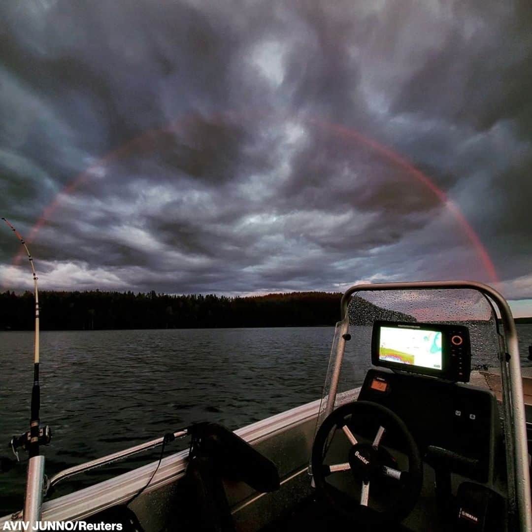 ABC Newsさんのインスタグラム写真 - (ABC NewsInstagram)「A fisherman caught sight of an unusual red-only rainbow at Lake Päijänne in Finland over the weekend.」7月14日 11時53分 - abcnews