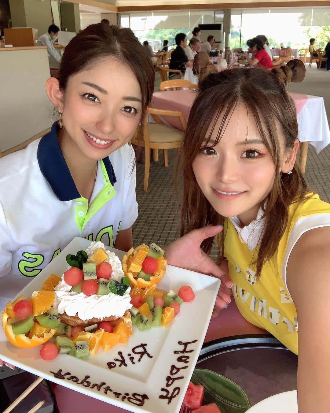あやごるふのインスタグラム：「👭﻿ ﻿ ﻿ 理加ちゃんと2サムゴルフ👩‍❤️‍💋‍👩💓﻿ ﻿ 実は、、、、﻿ ﻿ サプライズでバースデーラウンド😆🎉❤️﻿ ﻿ ﻿ お誕生日プレゼントでゴルフって﻿ めちゃくちゃ憧れてたから﻿ どちらかというと私がとってもハッピーで大満足🤣💓﻿ ﻿ このゴルフの前に急遽のご飯があって﻿ そこでもお祝いさせてもらったから2回目🤣❤️﻿ ﻿ 理加ちゃんサプライズとか気付かなくて﻿ すごく良い反応してくれるから何回でもやりたくなる😎笑笑﻿ ﻿ ﻿ 改めてお誕生日おめでとう😚❣️❣️﻿ ﻿ 素敵な一年になりますように✨🌈﻿ ﻿ ﻿ ﻿ ﻿ #golfnetwork #golf #golfswing #golfwang #reginagolf  #golfgirls #instagolf #golfstagram #ゴルフ #ゴルフ女子 #ゴルフ場 #ゴルファー #ゴルフ好き #ゴルフ部 #ゴルフ動画 #ゴルフ練習 #ゴルフウェア #골프 #ゴルフスイング #ゴルフ大好き #ゴルフ好きな人と繋がりたい #ゴルフばか #golflife #golfgirl #골프 #골프웨어 #골프스타그램 #해외여행 #예쁘다 #다이어트」