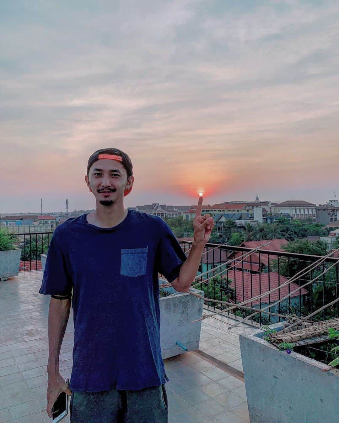 木暮郁哉さんのインスタグラム写真 - (木暮郁哉Instagram)「カンボジアの夕陽は世界一だと思っている。 #カンボジア#シェムリアップ#フリーザ#デスボール#わかる人にはわかるはず#cambodia#siemreap」7月14日 11時57分 - fumiya_kogure
